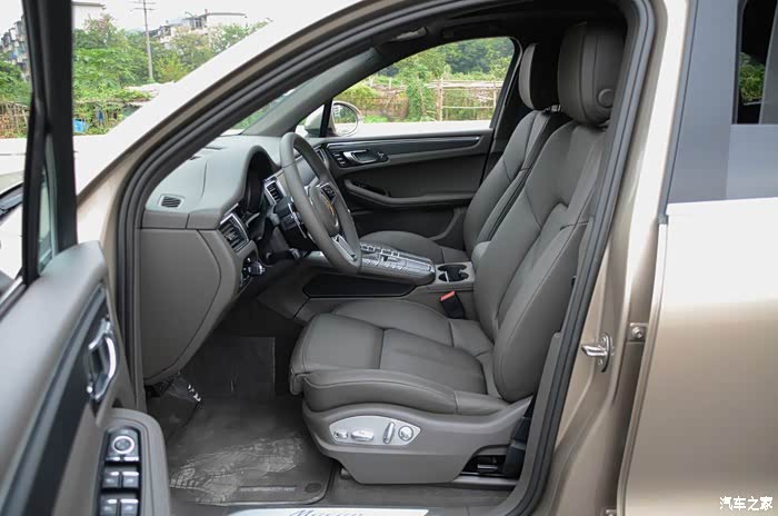 求玛瑙灰实车内饰图片谢谢