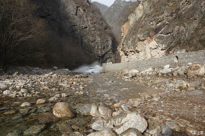 普拉多翻越秦岭山的牛圈沟