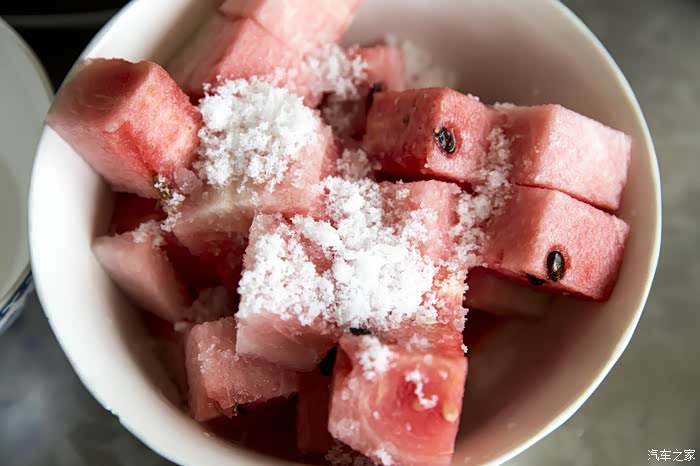 【食·在四季】 买到不熟的西瓜酸酸怎么吃?