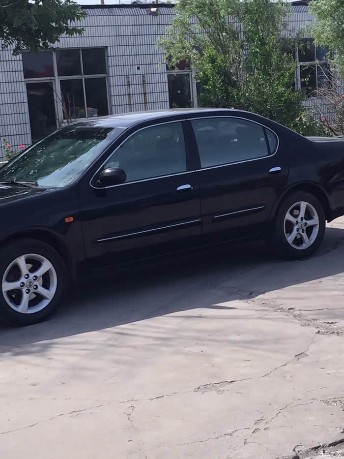 出辆尼桑风度a33