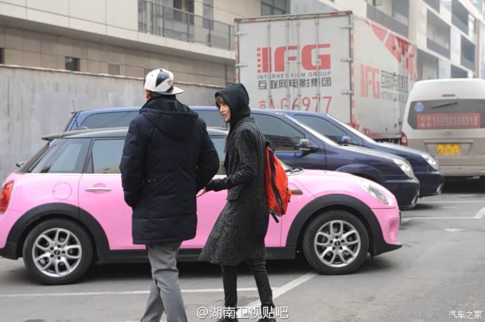 《旋风孝子》里郑爽的爱车亮相