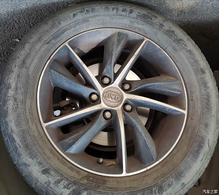 比亚迪s715t更换轮胎