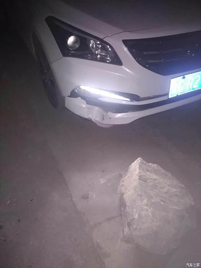 17款名图前保险杠撞了