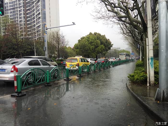早安上海雨天随拍