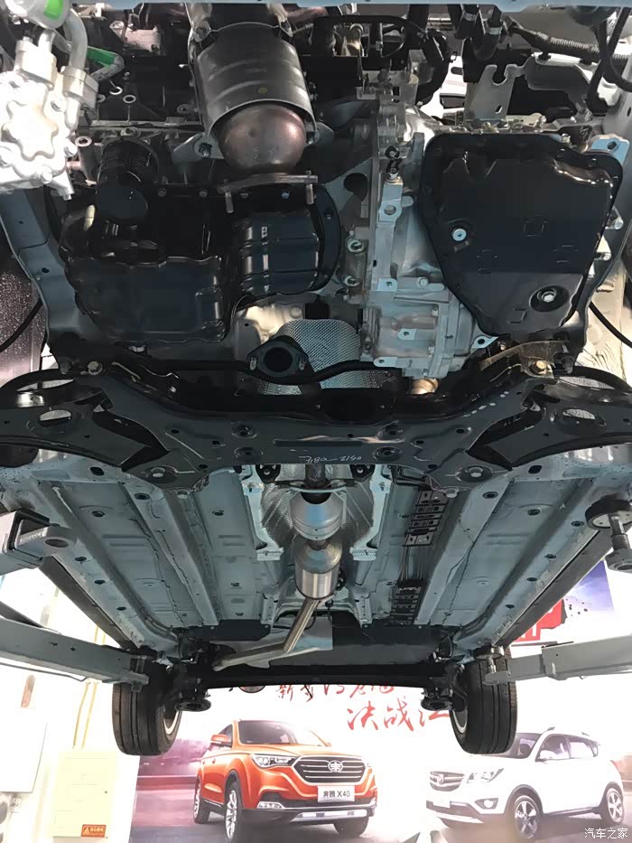 两个车的底盘,在构造和用料上两款车都差不多