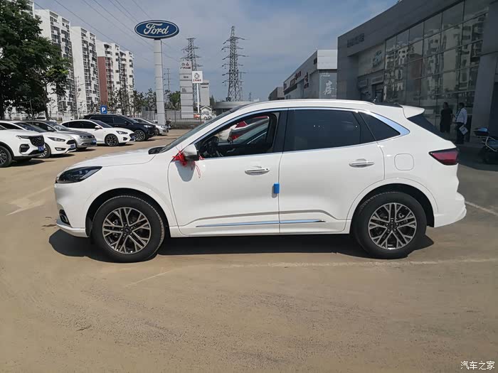 锐际白色两驱嘉享提车