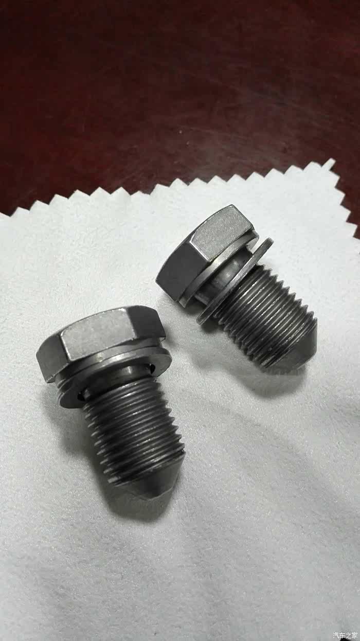2014新帕萨特放油螺丝是这样吗?