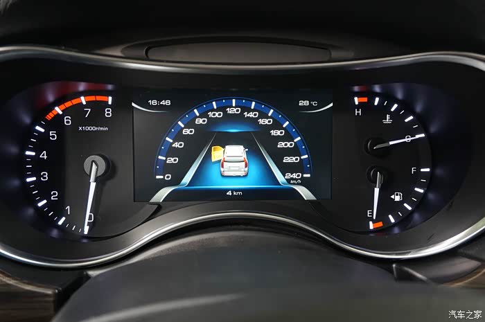 一体式的仪表盘,大尺寸,全彩色的行车电脑显示屏,科技感很强,显示信息