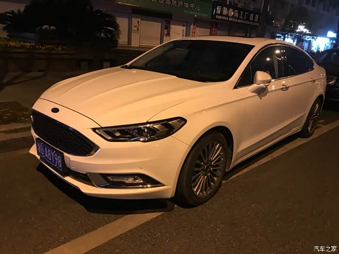 蒙迪欧旗舰用车 之夜光下的白丝少妇