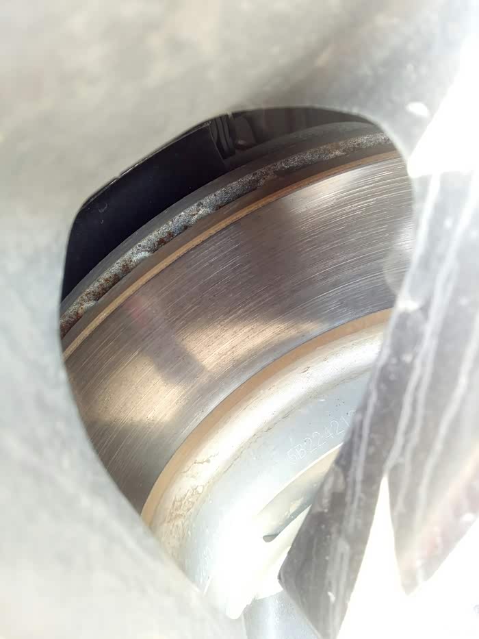 个刹车盘生锈了,4s店能免费换吗?