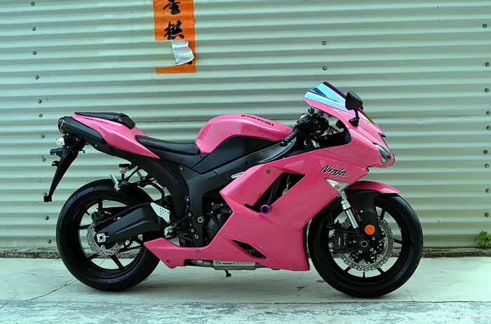 粉红色的川崎zx6r给大家欣赏
