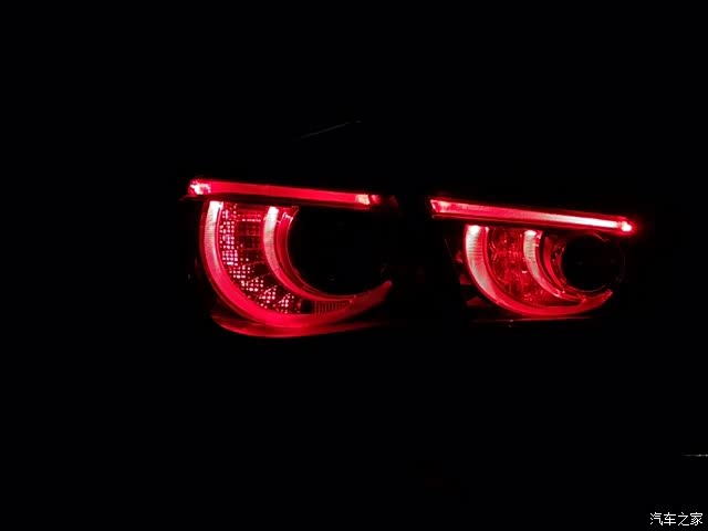 英菲尼迪q50l的尾灯转向灯点亮是啥样的