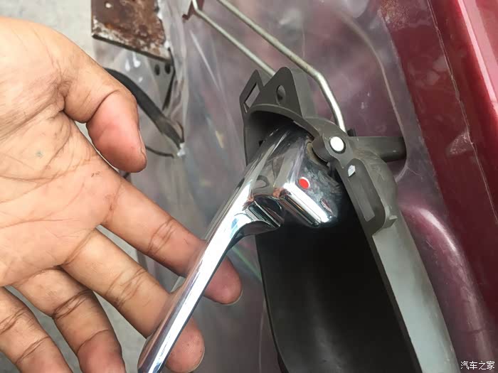 宝骏630车门把手维修更换