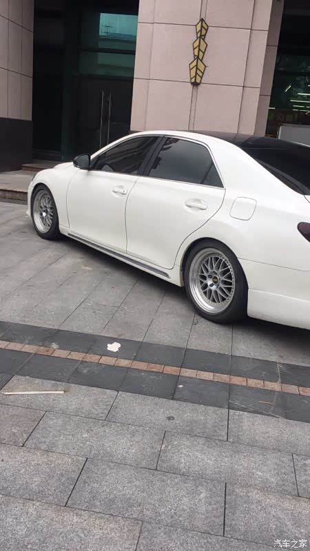 放一套锐志改装18寸轮毂