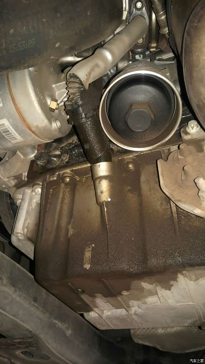 君威通病,开着开着就漏了,小事,机油尺管漏油,一般打密封胶就行.