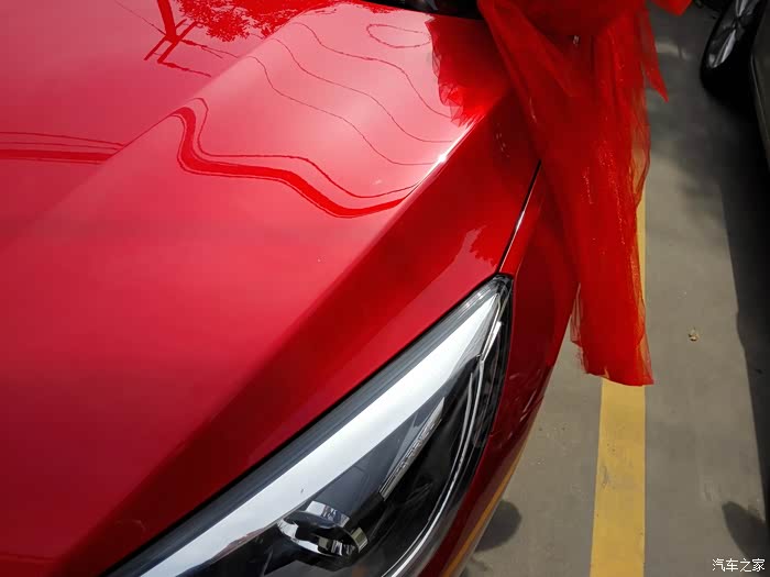 红色金属漆成本太高,奇瑞这车利润承担不起,有的4s店是不加的,利润够