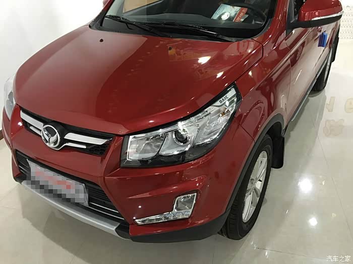 火红的火红的,很吉利的颜色.