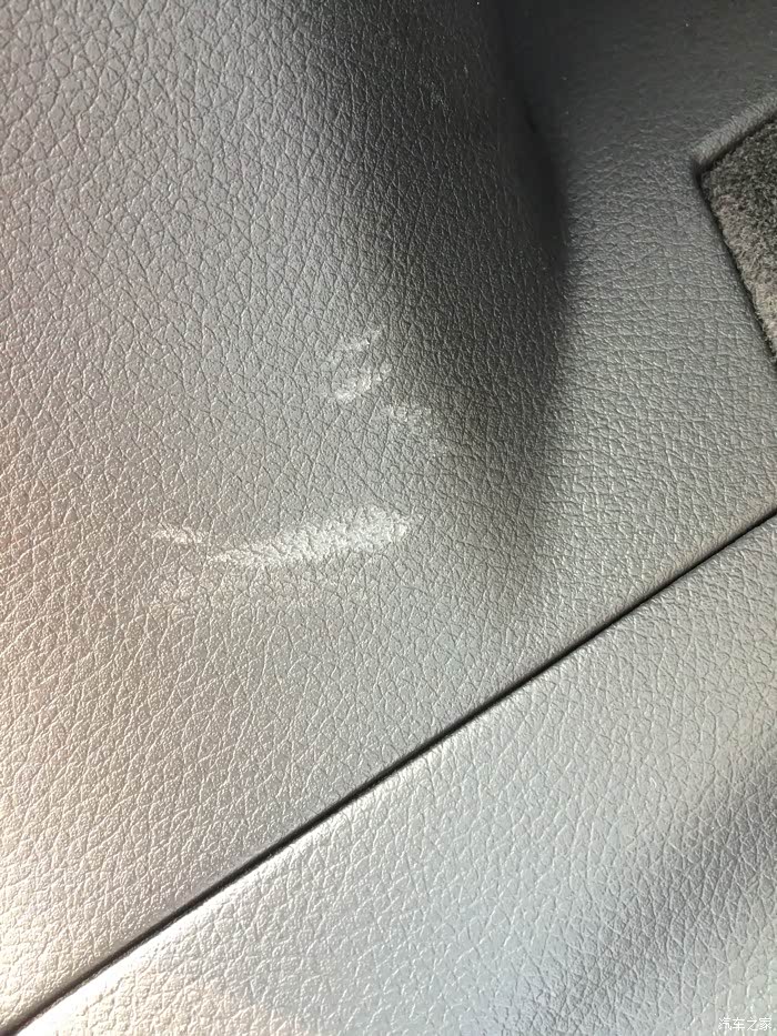 后备箱的塑料磨损掉怎么修复