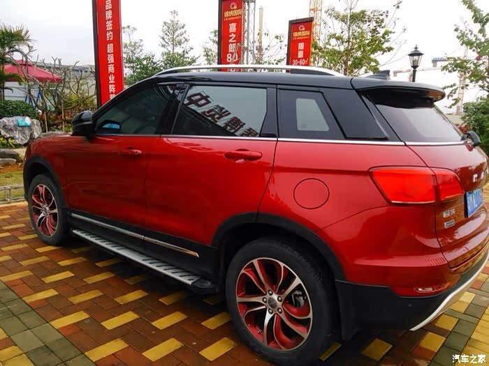 求百搭款红车白顶图片