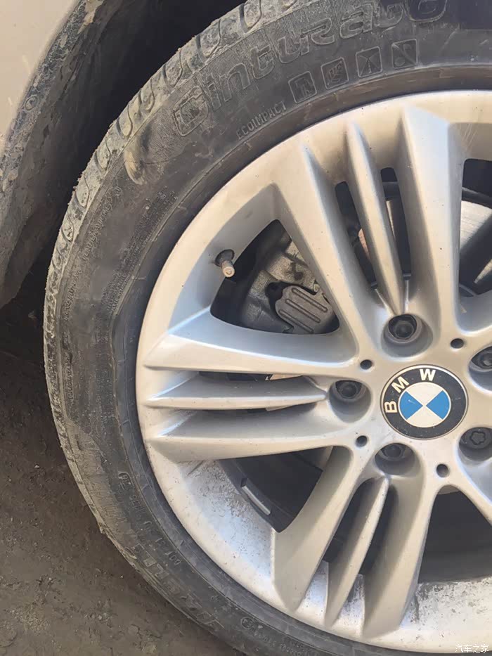 宝马320li轮胎鼓气