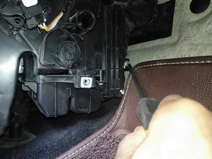 自己动手更换c3-xr空调滤芯(详细解说)