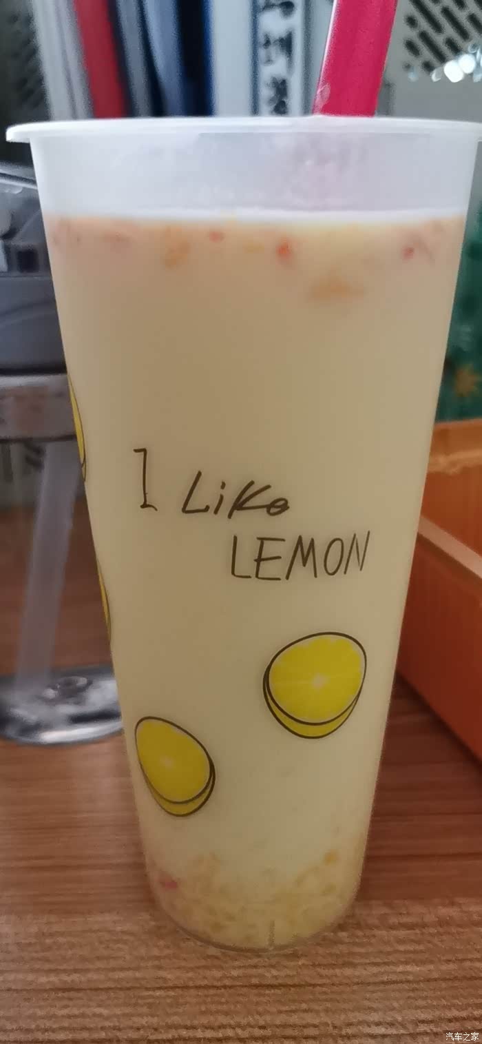 秋天的第一杯奶茶