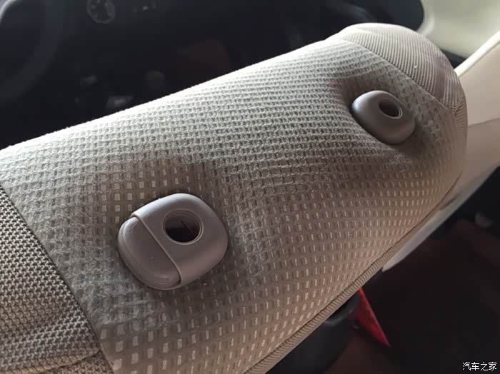 【图】飞度椅背头枕卡扣_飞度论坛_汽车之家论坛