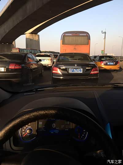 京港澳路畅通但出杜家坎收费站就开始遭遇堵车