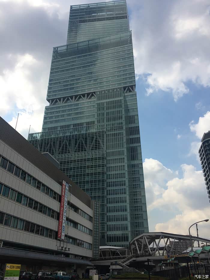 阿倍野大厦,高度300多米.