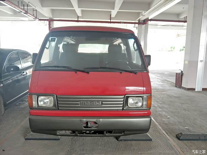 难得一见的马自达面包车