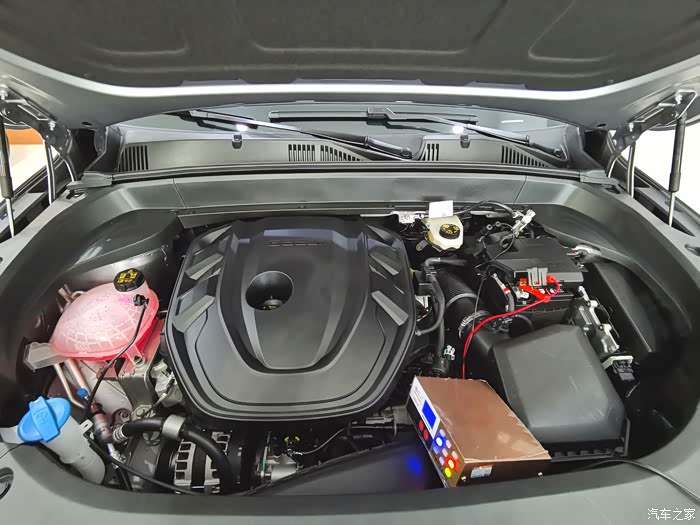 陪朋友看吉利星越l无意间被种草成功