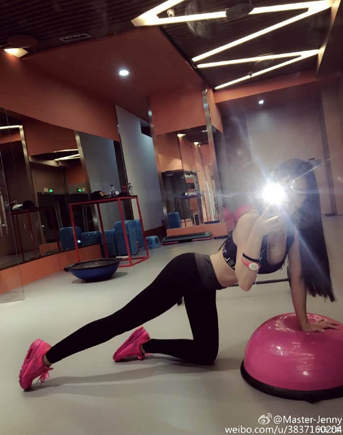 中超小将女友晒健身照