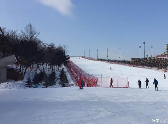 为了抚顺麻辣拌跟朋友去热高滑个雪