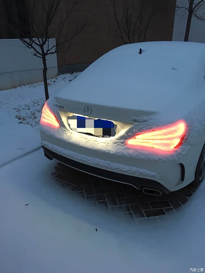 【图】被雪掩盖的蝴蝶尾灯._奔驰cla论坛_汽车之家论坛