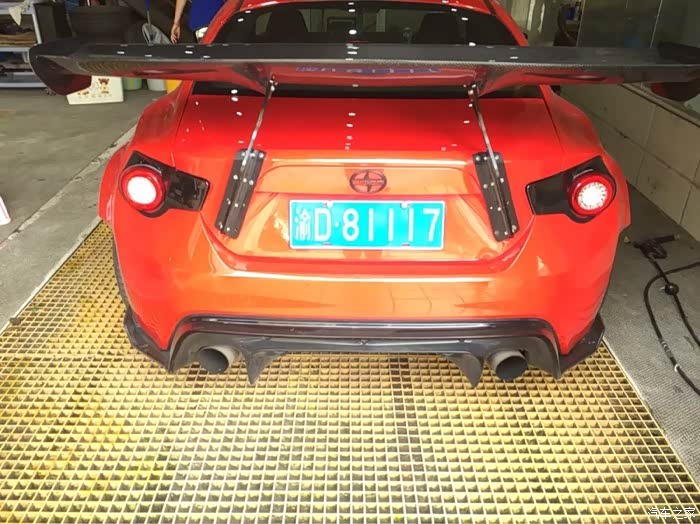 丰田86原厂尾灯