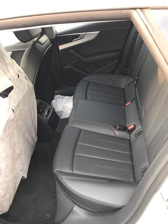 德味十足标轴,空间足够了后排坐人时候毕竟不