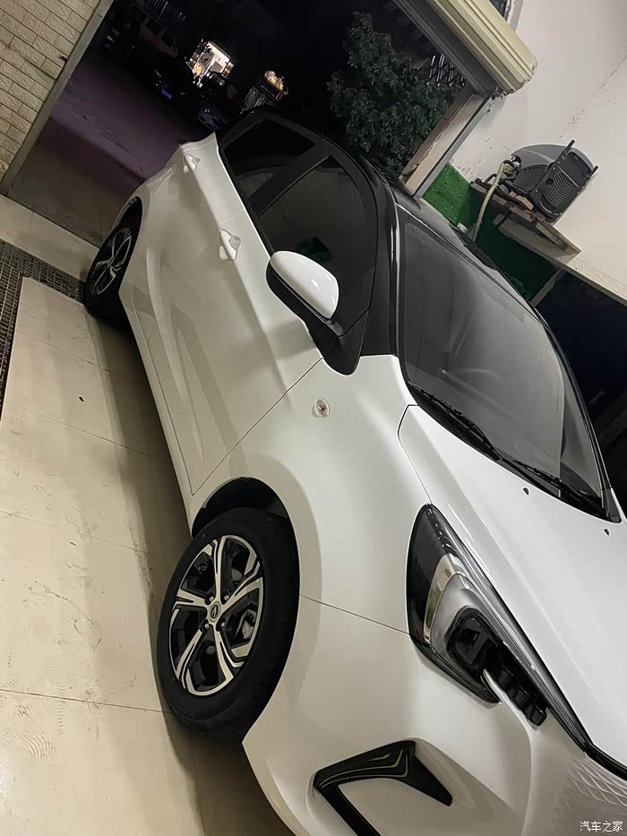 奔奔20心动版黑顶