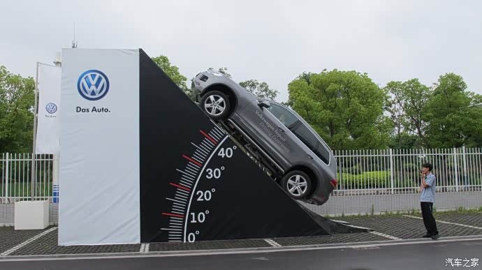 2.0四驱爬45度的小土坡