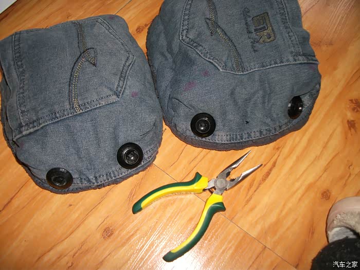 用旧防寒服和旧牛仔裤制作的加厚护膝