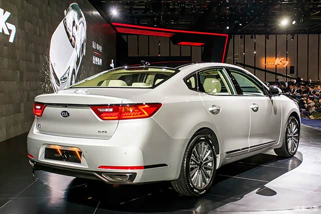 起亚全新k7凯尊 中网很犀利