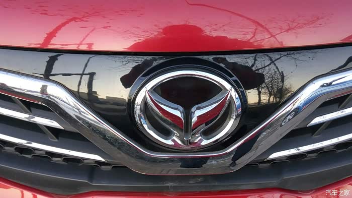 北汽幻速标志,是镀铬  到现在都快两年了   还是亮晶晶!