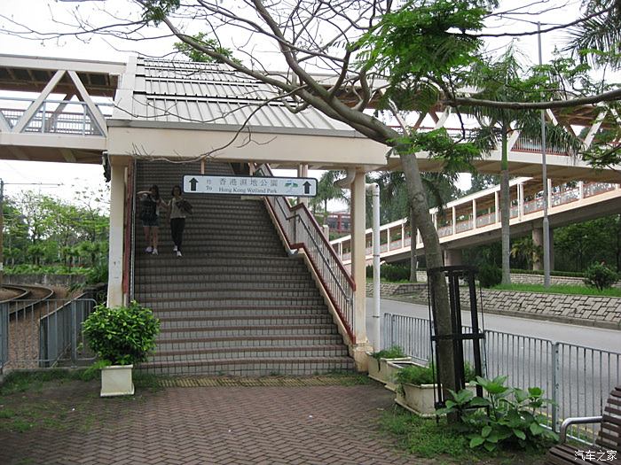 來到了天水圍,當然也要到溼地公園走走啦,可坐輕鐵到達.