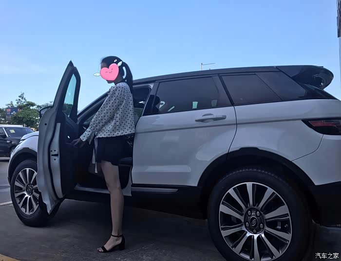 路虎威武霸气 极光时尚靓丽 路虎极光么适合身172腿  哈哈