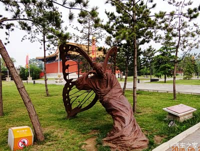 中轴线东侧雕塑作品庄周梦蝶