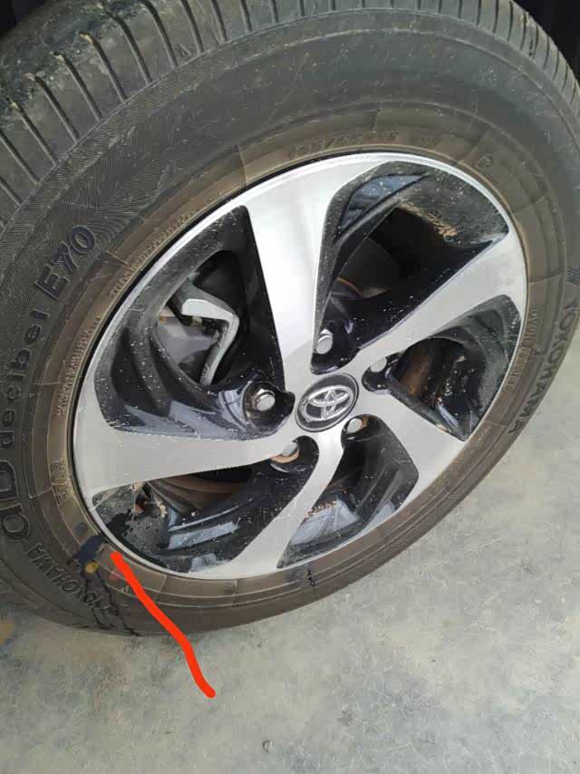 轮胎位置发现漏油!