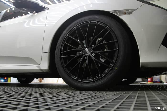 继提车贴不足2天,未上牌改装bc绞牙避震 o.z 18寸轮毂