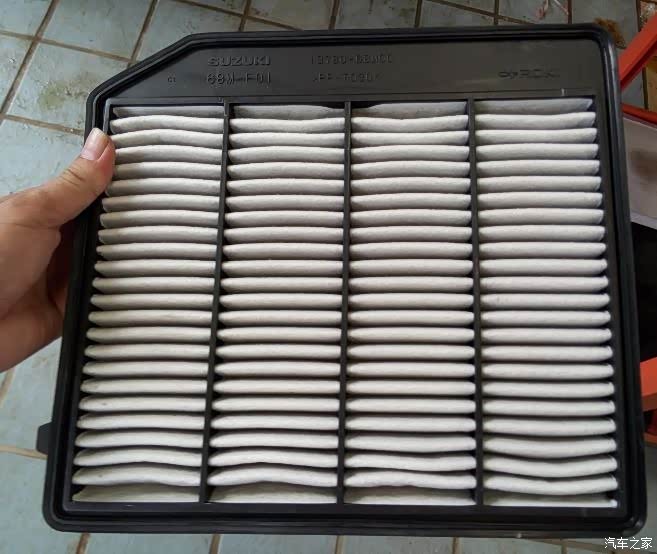 原车配的空气滤芯,原装进口,日本roki公司出品,没换,叫师傅用压气枪吹