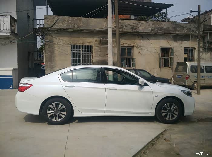 2.0白色精英九代雅阁提车作业