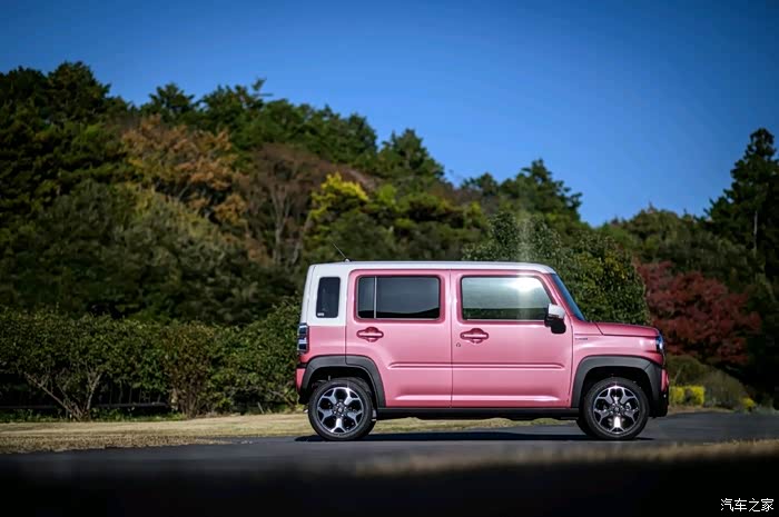 方方正正的小车子挺有时尚魅力的