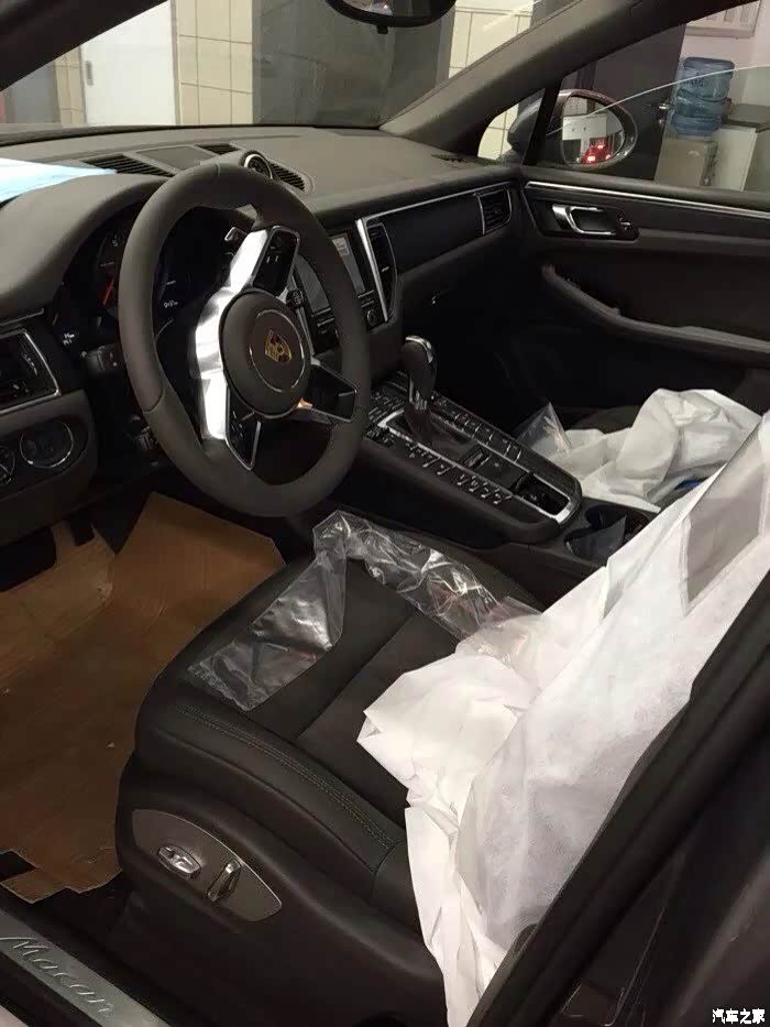 17款2.0 玛瑙灰内饰